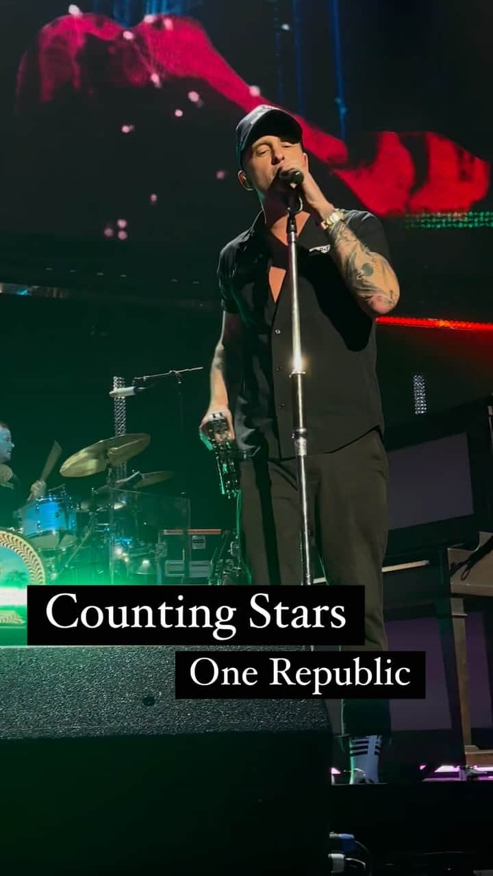 OneRepublicのインスタグラム：「@onerepublic taking me to the STARS! ⭐️ #Z100JingleBall 🎄 #iHeartJingleBall2023」