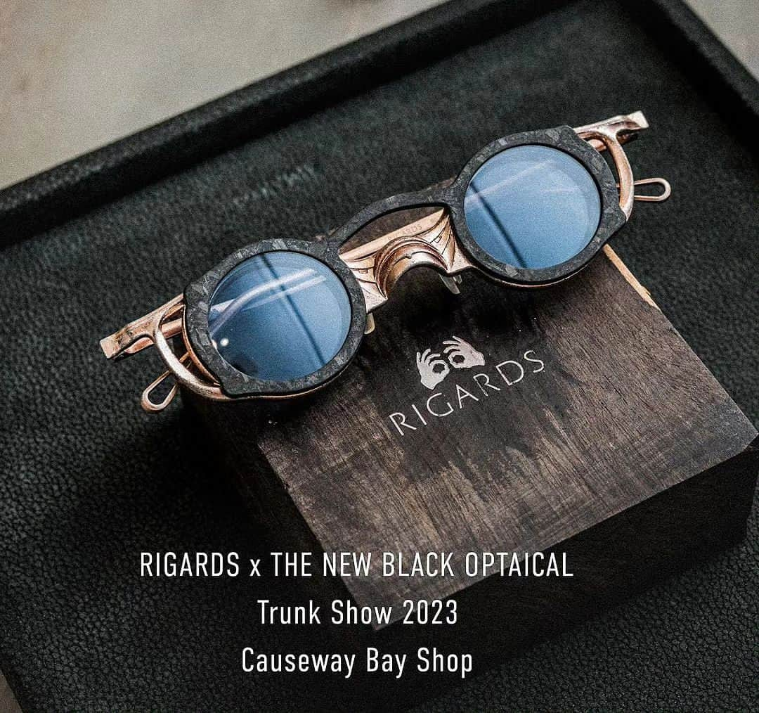 リガーズさんのインスタグラム写真 - (リガーズInstagram)「Repost @thenewblackoptical  The #RIGARDS Winter Showcase 2023 at the Causeway Bay location starts from Dec 8 to 17.  Featuring a selection of rare models like the #NiteOwl Model No.#RG2049AL.   #ExperienceTheOriginal #HandMadeForYourFace  【Rigards X The New Black Optical trunk show 2023】 【銅鑼灣站 8/12-17/12 啟動！】  很感謝大家對我們的支持！ Rigards X The New Black Optical trunk show 2023 已經在尖沙咀店取得相當大的迴響！絕大部分的特別版已經完售, 尤其是牛角系列更是反應熱烈！  我們很高興, 本周將於我們銅鑼灣店開始！最大熱的牛角系列, 將會全面補貨！所有罕見款都會一一再次到荷！ 所有 @rigards 的粉絲, 絕對要把握機會！  Rigards X The New Black Optical 展示會2023 日期：12月8號至12月17號 地點：The New Black Optical 銅鑼灣店 時間：1-830pm」12月9日 11時45分 - rigards