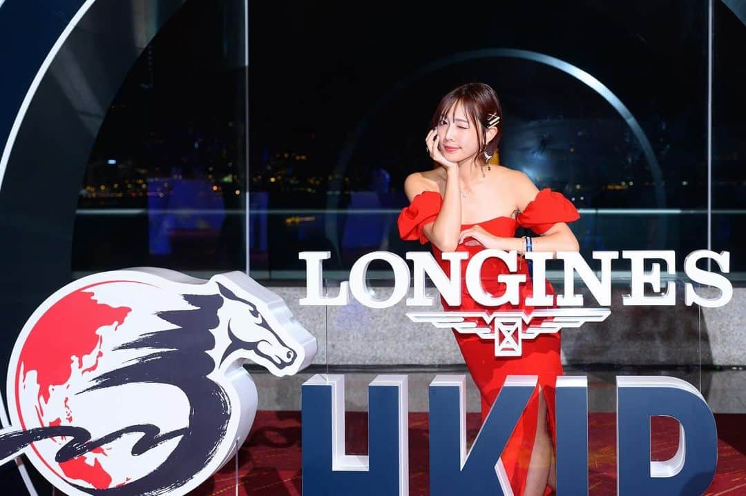 桑原茉萌のインスタグラム：「【香港競馬4日目🇭🇰🏇】 Photos at the gala dinner🥂🌹❣️  I'm really looking forward to tomorrow's Shatin horse race and seeing everyone🥰❤️❤️  #香港 #hkjc #hongkong #horseracing #川田将雅 #騎手 #競馬 #香港競馬 #香港国際競走  #國際騎師錦標賽 #浪琴國際騎師錦標賽 #騎師非凡一族 #跑馬地馬場 #浪琴 #IJC #LonginesIJC #HKRacing #Jockeysarespecialbreed #GoRacingHK #世界舞台草地王者 #沙田馬場  #浪琴 #HKIR #HKRacing #turfworldchampionships #GoRacingHK  #ShatinRacecourse  #longines #umajo #fyp #gala」