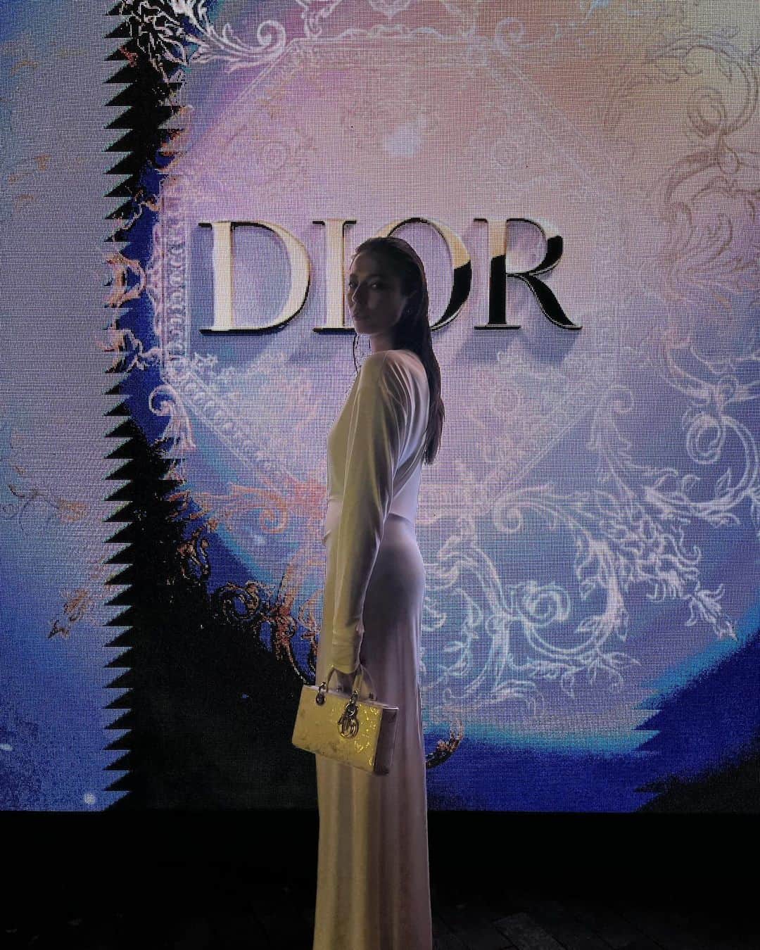 ジェシカ･ゴメスのインスタグラム：「🤍🕊️ @diorbeauty @dior 🕊️🤍」