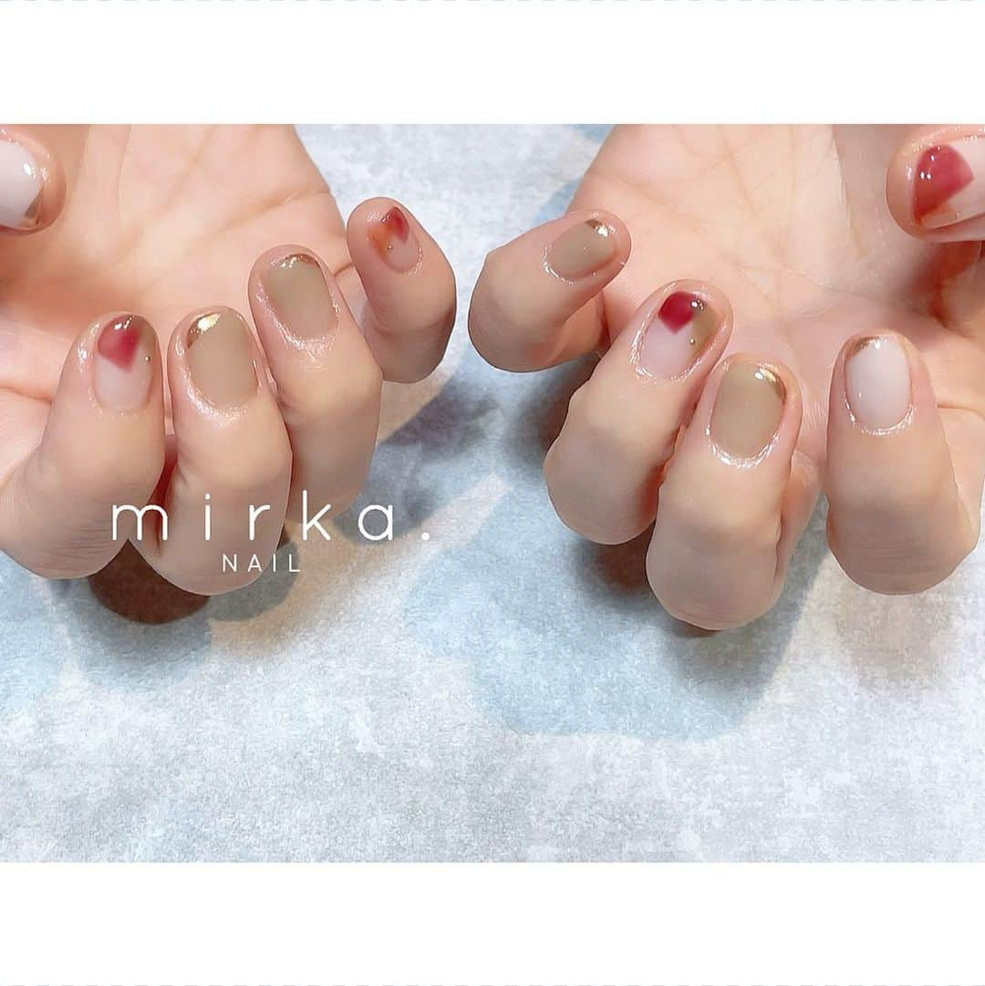 mirka. NAIL(ミルカネイル)さんのインスタグラム写真 - (mirka. NAIL(ミルカネイル)Instagram)「⁡ ⁡ ⁡ 幾何学フレンチ𓅂 ⁡ ⁡ ⁡ …………………………………………………………… ⁡ ご予約、お問い合わせは LINE ID⇒ @mirka.nail (@含む)まで。 ⁡ ご新規様はハイライトの「ご案内」と「ご予約方法」を必ずお読みいただいてからご予約くださいますようお願いいたします。 空き状況や詳細はLINEの投稿からご確認ください。 ⁡ ⁡ ⁡ ⁡ #mirkanail#nails#nail#nailart#naildesign #ショートネイル#ネイルアート#ネイルデザイン#ネイル#大人ネイル#シンプルネイル#オフィスネイル#ニュアンスネイル#ナチュラルネイル#カジュアルネイル#ショートネイルデザイン#美甲#冬ネイル#冬ネイル2023 #プライベートサロン#プライベートネイルサロン#東京ネイルサロン#東京ネイル#江東区ネイルサロン#森下#清澄白河 ⁡」12月9日 12時05分 - mirka.nail