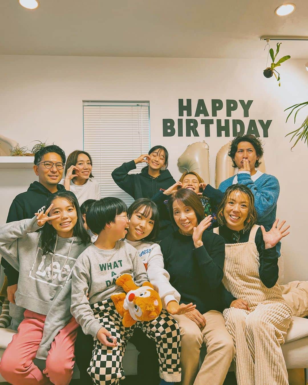 階上実穂さんのインスタグラム写真 - (階上実穂Instagram)「この前は姪っ子の𝖡𝗂𝗋𝗍𝗁𝖽𝖺𝗒 𝗉𝖺𝗋𝗍𝗒🎂 いつもとびっきりの𝗌𝗆𝗂𝗅𝖾でみんなに幸せを運んでくれてありがとう🕊🍃💕  しかしチビたちもみんな大きくなってもはや大人とあんまり変わんない♩¨̮⑅*  𝟣番先に抜かされるのはあたしだな😑もっともっとデカくなって𝟣𝟩𝟢𝖼𝗆超え目指せー✌🏽 次はうちでクリパなので片付け頑張りまーす。」12月9日 12時12分 - miho_ishigami