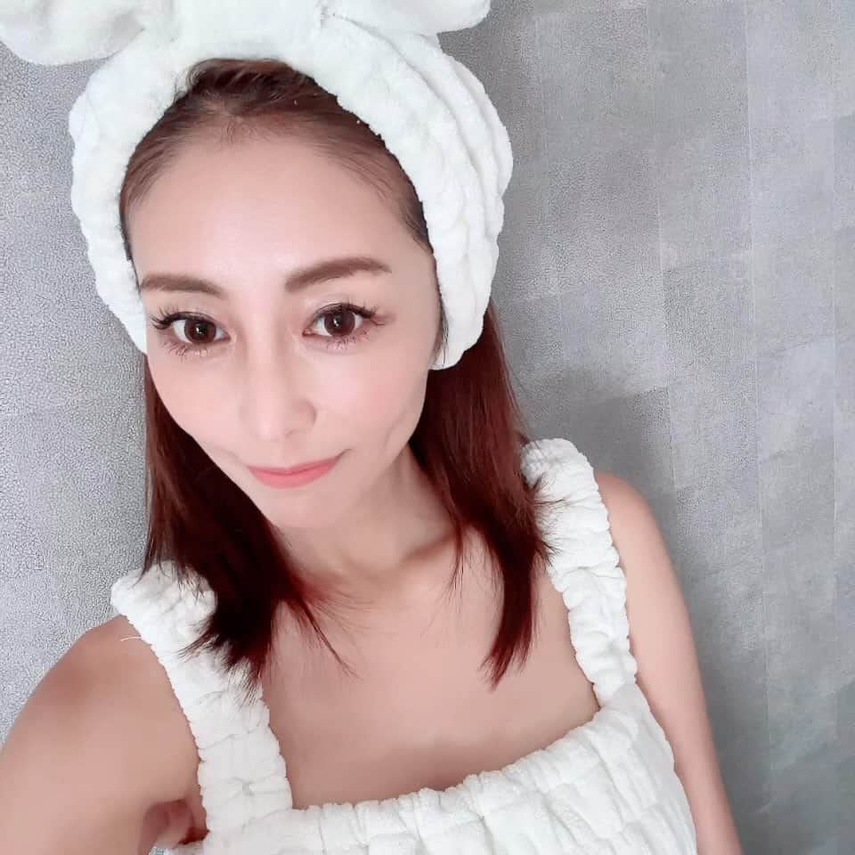 熊切あさ美のインスタグラム：「可愛すぎるーお風呂上がりがすごく気分上がる💕💕💕 さなありがとう💕💕💕 こういうの探してた しかも肌触りのモコモコがね 本当に気持ちいいの😳💕 #ほのあかり　#モコモコ　#genking  #熊切あさ美」