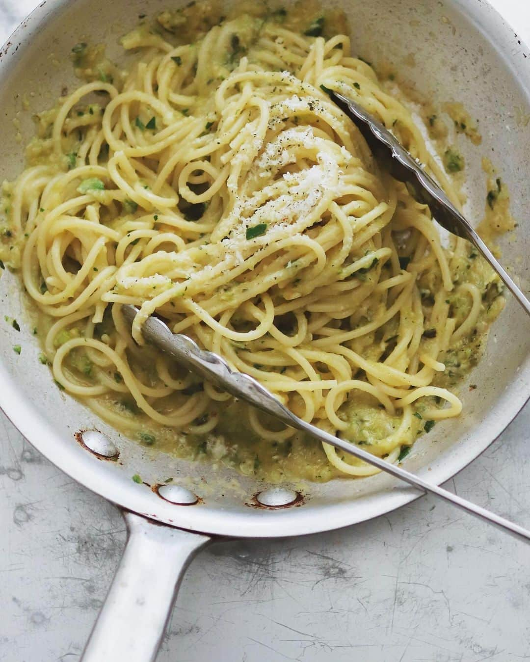 樋口正樹さんのインスタグラム写真 - (樋口正樹Instagram)「Zucchini paste pasta  季節はもう冬ですが沖縄では ズッキーニがおいしいらしく 沖繩の国頭村の岡田さんから 良いものをおすすめいただき お昼にズッキーニペーストの おいしいパスタを作りました😋  味付けはたっぷりのチーズと 香りと旨味のあるバジル塩で👍  Thanks @okada_komei  . #ズッキーニペースト #ズッキーニ料理 #ズッキーニ #ズッキーニのパスタ #ズッキーニパスタ #パスタ部 #zucchini #zucchinipasta」12月9日 12時24分 - higuccini