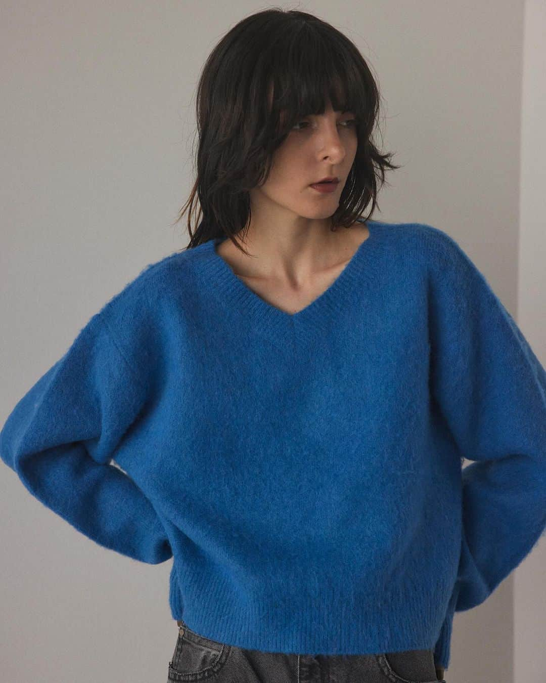 BLACK BY MOUSSYさんのインスタグラム写真 - (BLACK BY MOUSSYInstagram)「ㅤㅤㅤㅤㅤㅤㅤㅤㅤㅤㅤㅤㅤ Now on sale shaggy knit tops O/WHT,T/GRY,L/YEL,BLU FREE ￥14,300（taxin）  #blackbymoussy  #blkby」12月9日 12時25分 - blackbymoussy_official