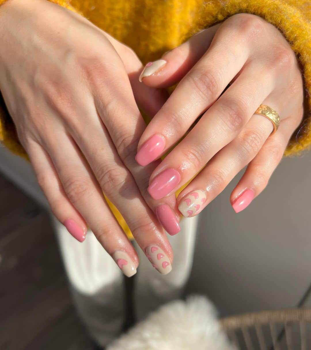 二宮璃子さんのインスタグラム写真 - (二宮璃子Instagram)「@___rina.nails___ 💕💕  ハートネイル可愛すぎて爪見るたびにテンション上がる🥺💗 昨日りなさん初めましてだったのに、初めてとは思えないくらいずっと話してた🤣💗💗 私が20歳の頃から知っててくれたみたいでびっくり🥺嬉しすぎる💗 1月のネイルも楽しみだな〜💅💕  #ハートネイル #ハートネイルデザイン #ネイルデザイン #ぷっくりネイル #ぷっくりネイルデザイン #ジェルネイル #ピンクネイル #ピンクネイルデザイン #ピンクネイルアート #大分ネイル #大分ネイルデザイン」12月9日 12時35分 - riixten