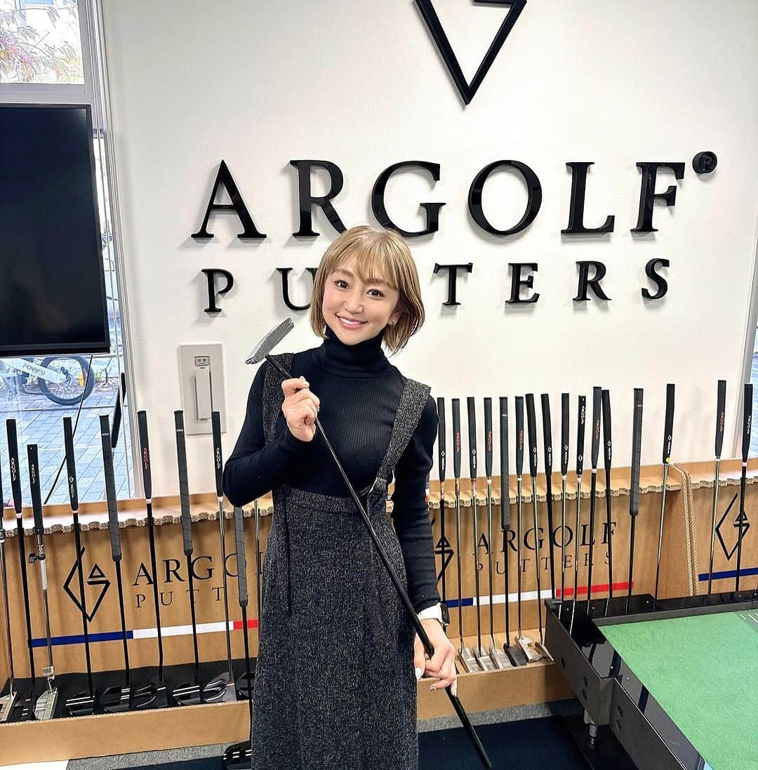 柑谷あゆみさんのインスタグラム写真 - (柑谷あゆみInstagram)「パターが苦手で上手くなりたくて、ARGOLF JAPAN @argolf.jp さんでパターフィッティングしていただきました🏌️‍♀️ 自分に合う形を選ぶところから始まり、90分みっちりみていただいて、最後には、12球連続で全部カップインできるようになりました💖  指導してくださった杉崎さん @o.sugizaki_19707 ありがとうございました🙇‍♀️  フィッティングさせていただいたパターがあまりにも合いすぎて、前のパターをその後使ったら全然入らなくて… 購入してしまった🥰 早く使いたいなー⛳️✨✨✨  @argolf.jp  @argolfputtingstudio  @o.sugizaki_19707  #ARGOLF #パターフィッティング #パター動画 #ゴルフ女子 #ゴルフ男子 #パター練習  #パターが上手くなりたい」12月9日 12時48分 - kantani_ayumi