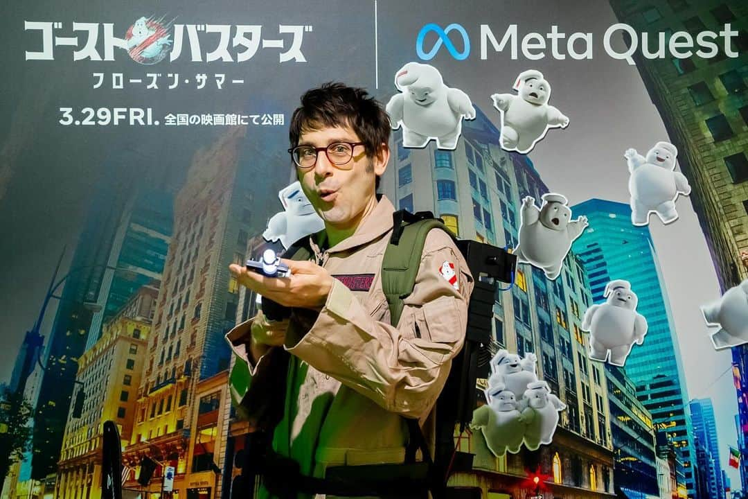 マシュー・チョジックのインスタグラム：「先日のMeta x ソニー・ピクチャーズのイベントが、記事で紹介されました。ありがとうございます！  ➡️「チョジック氏は『ゴーストバスターズ』（1984年）のトレーラーに「老若男女が楽しめるハリウッド映画って最近は減ってきてますよね」とコメントし、かたや臼井氏は『ゴーストバスターズ／フローズン・サマー』（来年3月に公開予定）の予告動画を観ながら「ポール・ラッドって本当にずっと（見た目が）変わらないですよね」と述べた。まるで「仲間内にひとりはいる映画マニアの解説を聞きながら名作を観る」という体験のデラックス版だ。」  Meta「VR×ゴーストバスターズ」イベントレポ　往年の名作を介して得た“あの頃の手触り”   Report of a Sony Pictures and Meta event I spoke at to promote new Ghostbusters movie/game  #ghostbusters #meta #sonypictures  #ゴーストバスターズ #ソニー  #vr #映画 #マシューチョジック #matthewchozick」