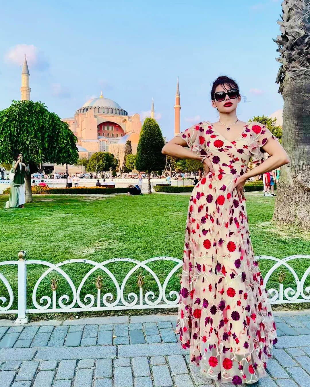 April Imanさんのインスタグラム写真 - (April ImanInstagram)「Finally made it to Istanbul✨🕌 . . . . #apriliman #summertime #summervibes #summerstyle #summeroutfit #ootdfashion #fashionblogger #modellife #modeling #feminine #womanstyle #singaporean #singaporegirl #worldtraveler #globetrotter #europeansummer #visitturkey #europetour #travelfashion #blueskies #mosque #europeansummer #travelinfluencer #istanbul #turkeytravel #istanbulturkey #traveladdict」12月9日 13時11分 - april_iman