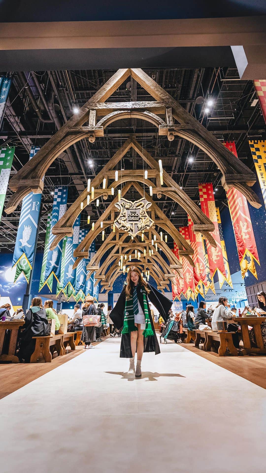 Stella Leeのインスタグラム：「I do not have to fly all the way to London anymore because Harry Potter Studio Tour is available in Tokyo from this year🪄✨✨✨  I grew up watching and reading Harry Potter books like most millennials did. And it’s like a dream come true to visit the studio in real. Yes there are theme parks in USJ, Osaka but this Studio Tour is more massive and they feature props as well as behind the scene of making the movies  You can also see and experience  ✅ Privet Drive ✅ Hogwarts ✅ Diagon Alley ✅ Ministry of Magic ✅ Forbidden’s Forest ✅ And others  Experience being a quidditch player or supporting your house, eat at the Great Hall, enjoy Butterbeer, and shop your Wizard robe and wand here ✨✨✨ The magic is real ✨ Who’s still waiting for their letter too? ✉️🦉🚂」