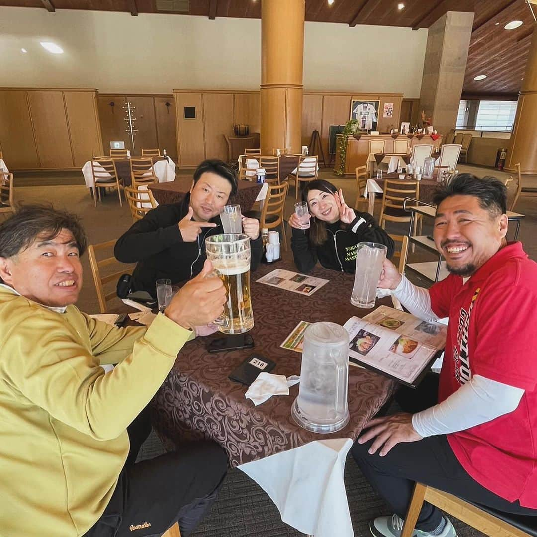 西尾夕紀さんのインスタグラム写真 - (西尾夕紀Instagram)「年内最後の串とろコンペ⛳️🏌️‍♀️ めっちゃ早起きして楽しいメンバーとプレー‼️ 何度も来てる場所だからと😅 戦略立てて行ったはずが… まんまとやられた😅 #鹿島の杜カントリー倶楽部  ゴルフってやっぱり難しすぎる…🥲 メンタルやられた。でも 夜はわちゃわちゃ六本木「串とろ」にて かんぱーい🍻‼️ やっぱりしじみラーメン🍜は 日本一やなぁ😋😋😋 #串とろ #ゴルフ女子 #栗田けんじ さん #英二 さん」12月9日 13時17分 - yuki_nishio_