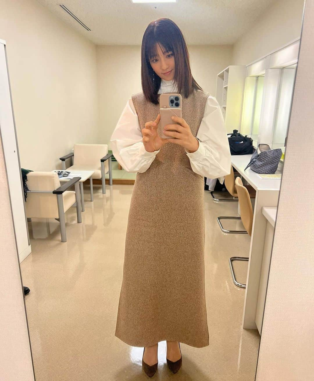 小倉優子のインスタグラム：「昨日は、ウワサのお客さまの収録でした☺️✨  楽しかった〜💓  衣装は、 ブラウス /@la_boutique_bonbon_official ワンピース / @willfully_official になります🌟  #今日のコーデ」