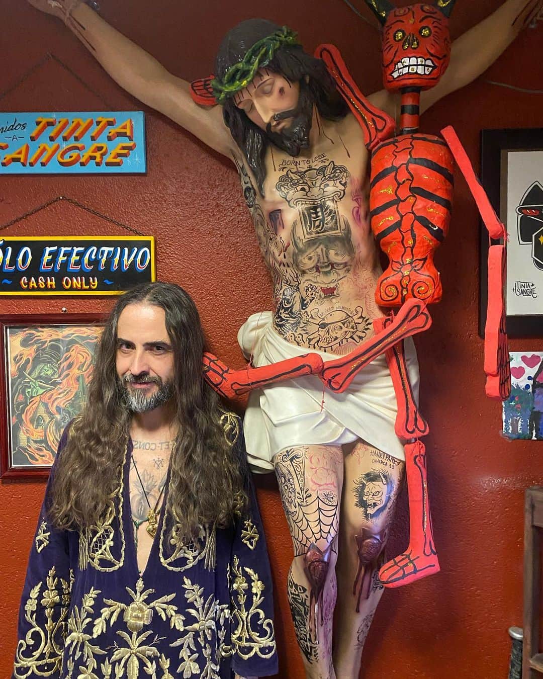 アムステルダム・タトゥー・ミュージアムのインスタグラム：「Oaxaca in full efect vistors from above and below@tintosangretattoo#ramon#jesus#thedevil」