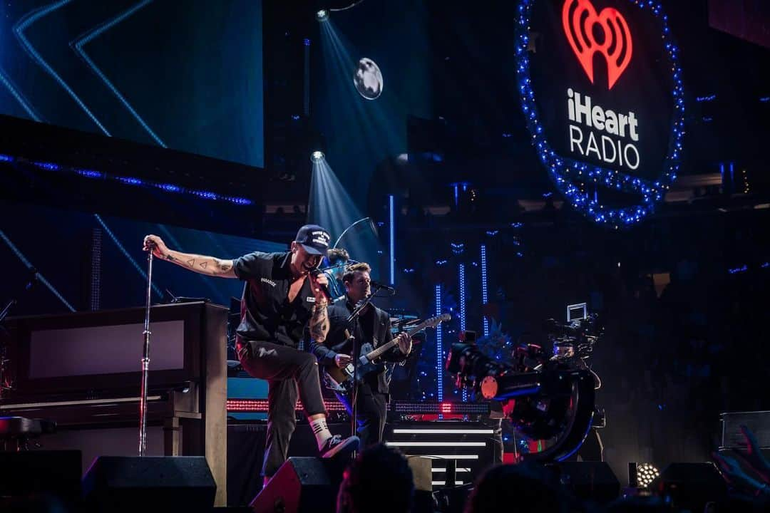 OneRepublicさんのインスタグラム写真 - (OneRepublicInstagram)「MSG - NYC @iheartjingleball ⚡️Blew our minds tonight.」12月9日 13時23分 - onerepublic