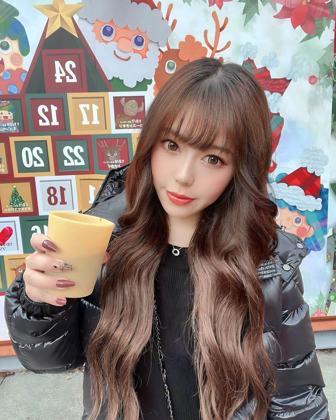 ひなちちさんのインスタグラム写真 - (ひなちちInstagram)「クリスマスマーケット🎄‎🤍  #クリスマスマーケット #ホットチョコレート #北海道旅行 #札幌 #大通公園 #AI加工#l4l #l4f#fff#ffff #fyp#instagram #instalike #03 ##hinachichi09#923#飲みべ高い人集合#飲みべ高い人繋がりたい#_cookhina_ #いいね返し」12月9日 13時34分 - hinachichi09