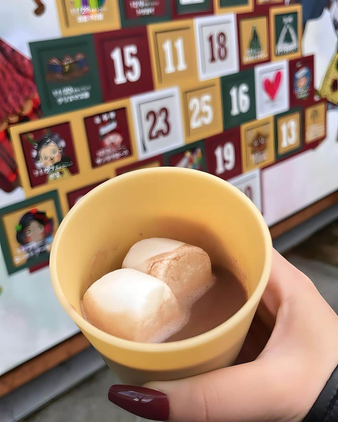 ひなちちさんのインスタグラム写真 - (ひなちちInstagram)「クリスマスマーケット🎄‎🤍  #クリスマスマーケット #ホットチョコレート #北海道旅行 #札幌 #大通公園 #AI加工#l4l #l4f#fff#ffff #fyp#instagram #instalike #03 ##hinachichi09#923#飲みべ高い人集合#飲みべ高い人繋がりたい#_cookhina_ #いいね返し」12月9日 13時34分 - hinachichi09