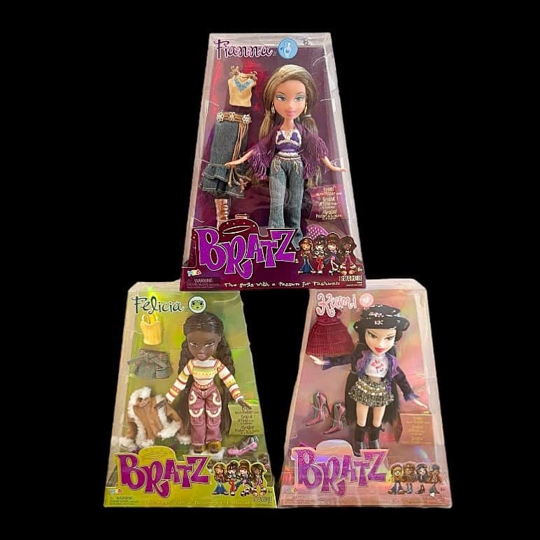 おもちゃやSPIRALさんのインスタグラム写真 - (おもちゃやSPIRALInstagram)「2023年 BRATZ KUMI & FIANNA & DANA & KIANA & TIANA & FELICIA 入荷しました🎵 　 2001年の復刻版になります🎵  服や小物、ミニポスターついてます☀️ 可愛いです✨✨✨✨」12月9日 13時56分 - spiral_toy