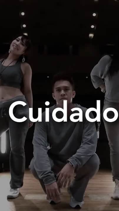 グレイス・カサリーノのインスタグラム：「#Cuidado  Had so much fun choreographing to this song with them when I was in Japan 🇯🇵🫶🏻 🧠: SMT @grace.casalino SET @heyyyaddin SEI @miki123dance  📹: @koichi_graphy  🎶: @kameliaofficial @doddyonline  Watch the full video on “CHOREOGRAPHY JAPAN”, Youtube Channel. Like, Comment, Share & Subscribe! Hope you like it ❤️ #SalsationFitness @salsationfitness @event_host_japan @alejodance  #SalsationJapan #Dance #Fitness #Malaysia #Japan」