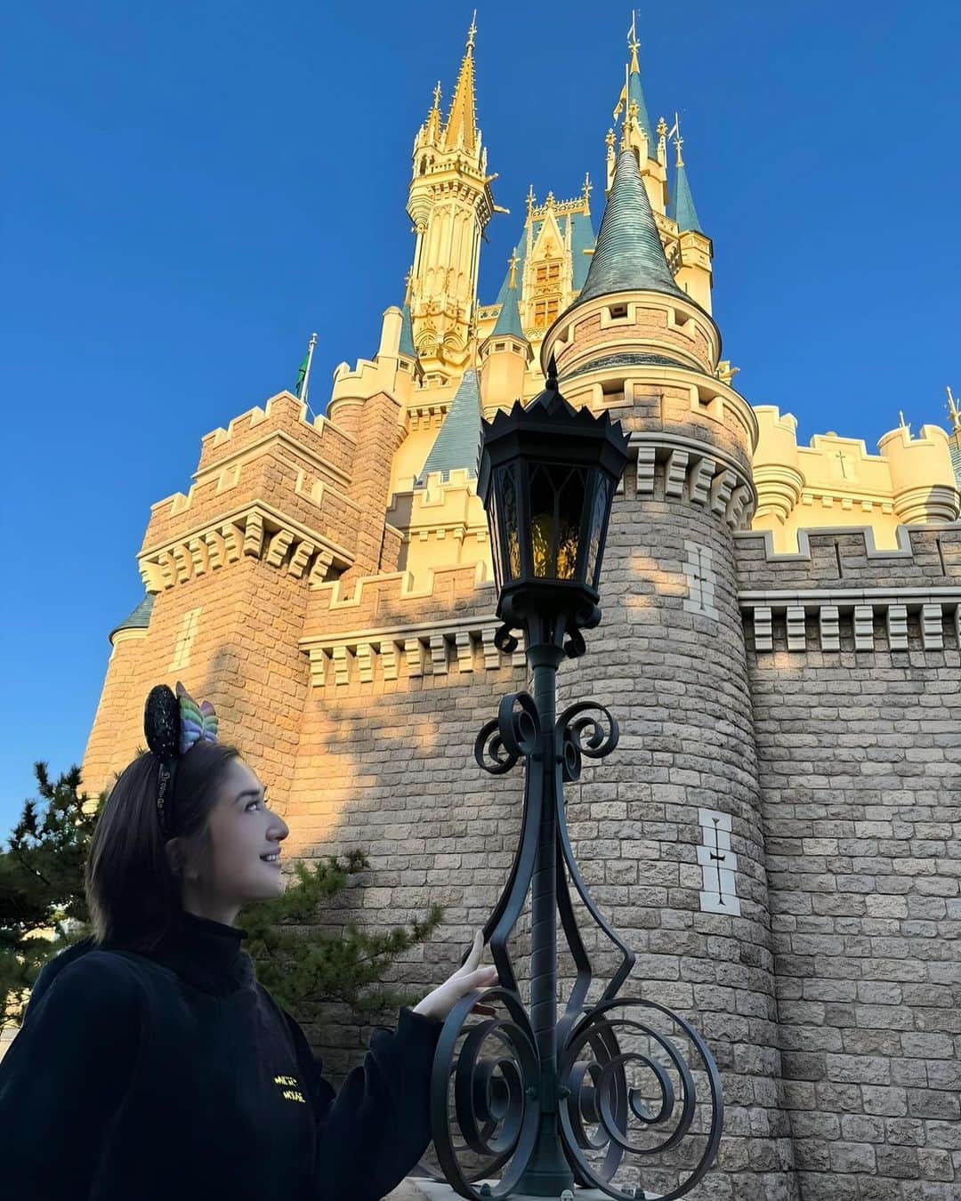 渡邊水希のインスタグラム：「Tokyo Disneyland celebrates 40th anniversary ㊗️🎉  #tokyodisneyland #40thanniversary  #dreamgoland  #tokyodisneylandchristmas #🎅🏼🎄🎂🍷🎁⛄️🎉  @tokyodisneyresort_official」