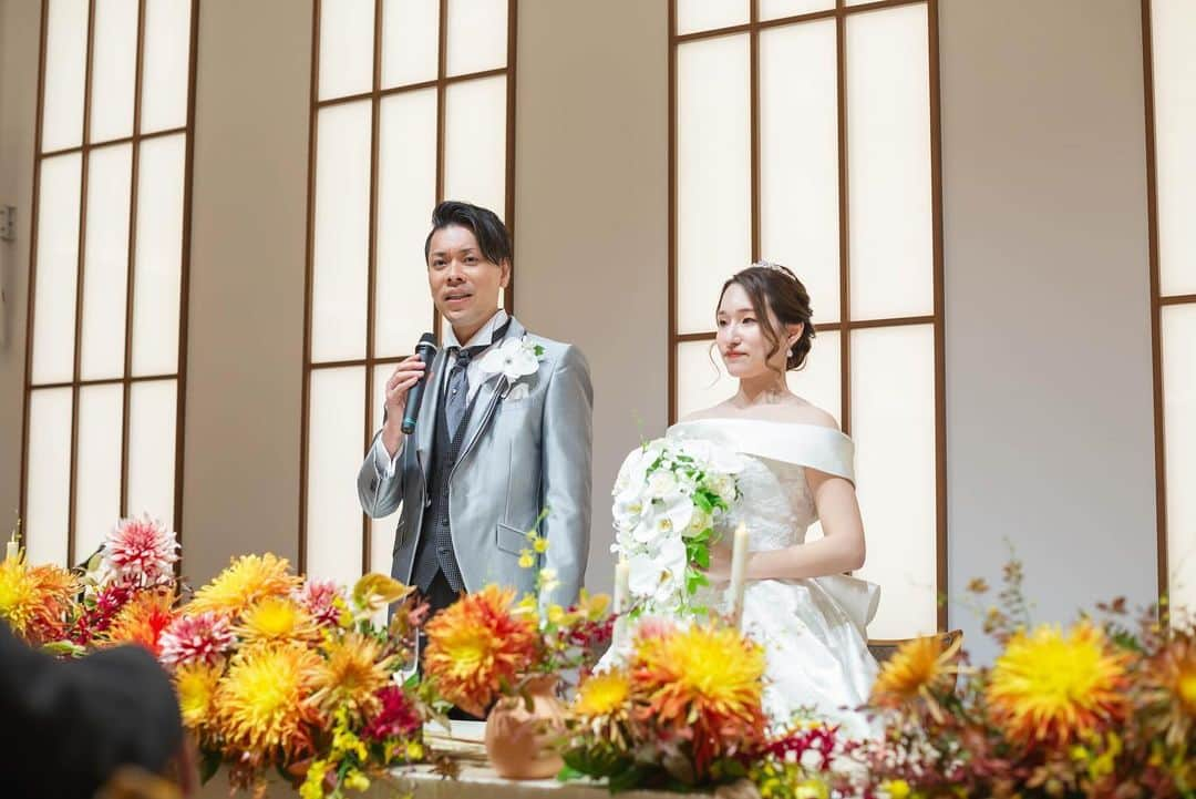 東京タワーの麓の結婚式さんのインスタグラム写真 - (東京タワーの麓の結婚式Instagram)「🗼 @theplaceoftokyo ←他の投稿はこちら  素敵なパーティーをご紹介いたします☺️❤️  テラコッタオレンジのドレスがとってもお似合いですね🍊  ドレスにも会場にもピッタリな会場装花も とてもオシャレで素敵です◎  ウェディングケーキのかわりに おふたりが用意されたのは・・・ なんと！！！  特大カレーライス🍛  カレールーをおふたりがかけることで 特大カレーライスが完成👍  その後、カレーライスでのファーストバイトは ゲストのみなさまも大盛り上がりの演出でした🩷  これからご結婚式のみなさまで オリジナルの演出をご希望の方は ぜひプランナーにご相談くださいませ✨  ｰｰｰｰｰｰｰｰｰｰｰｰｰｰｰｰｰｰｰｰｰｰｰｰｰｰｰｰ  東京タワーの麓の結婚式場 The Place of Tokyo @theplaceoftokyo  思い出の場所は はじまりの場所となり 永遠の場所に変わる  2023.9 リニューアルオープン  ｰｰｰｰｰｰｰｰｰｰｰｰｰｰｰｰｰｰｰｰｰｰｰｰｰｰｰｰ  #プレオブ花嫁 #theplaceoftokyo #プレイスオブトウキョウ  #プレイスオブトーキョー  #プレイスオブ東京  #ザプレイスオブトーキョー  #ザプレイスオブ東京  #ザプレイスオブトーキョー  #東京結婚式場 #結婚式 #結婚式場 #ブライダルフェア #ウェディングフェア #プロポーズ #東京タワー #東京タワーが好き #tokyotower  #パーティーレポート #結婚式レポート #式場探し #式場見学 #プレ花嫁 #プレ花嫁準備 #2023花嫁 #プレ花嫁2023 #2024花嫁 #プレ花嫁2024」12月9日 14時42分 - theplaceoftokyo