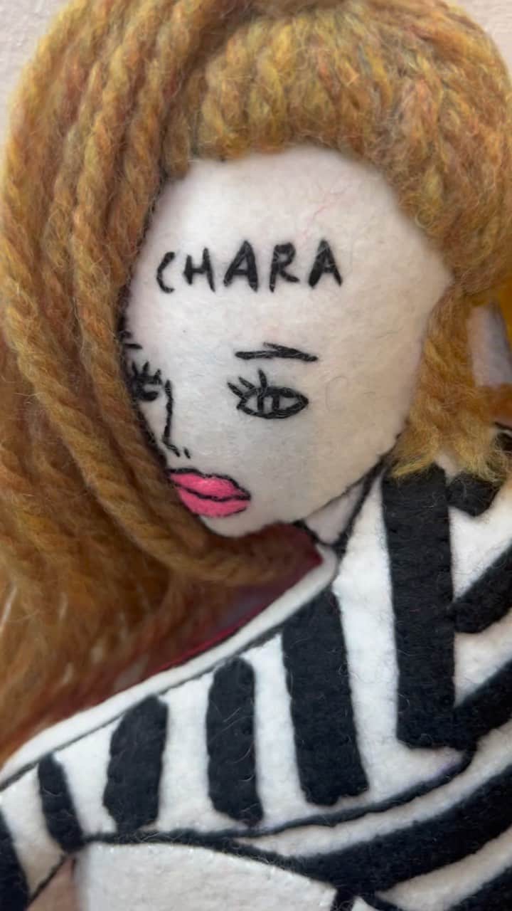 CHARAのインスタグラム：「いただいたchara人形で しばし遊ぶ  yocotuneさん立体もいけるのね」