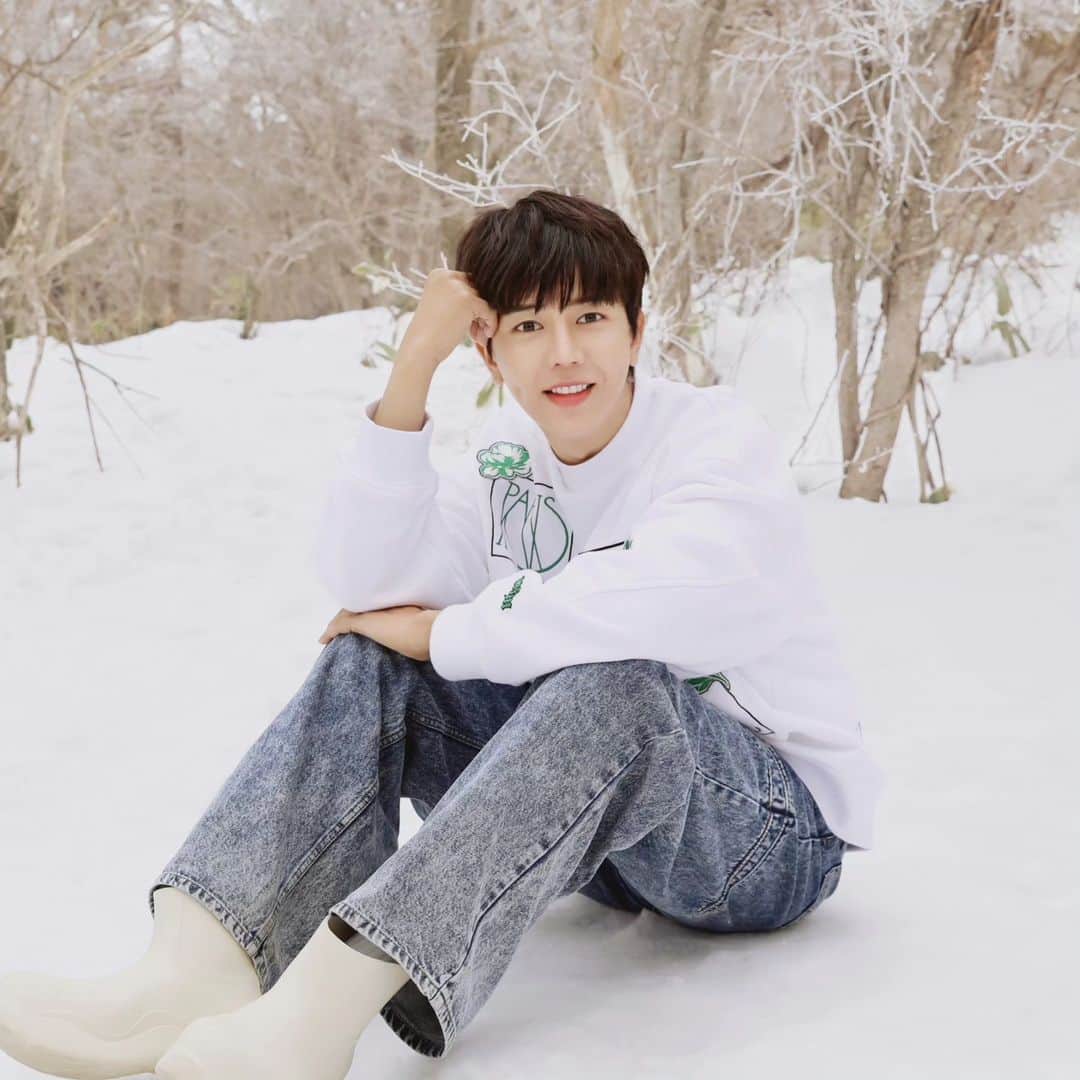 イ・ドヨン（ペク・ジョンミン）のインスタグラム：「겨울 맞죠..?ㅎ⛄️」