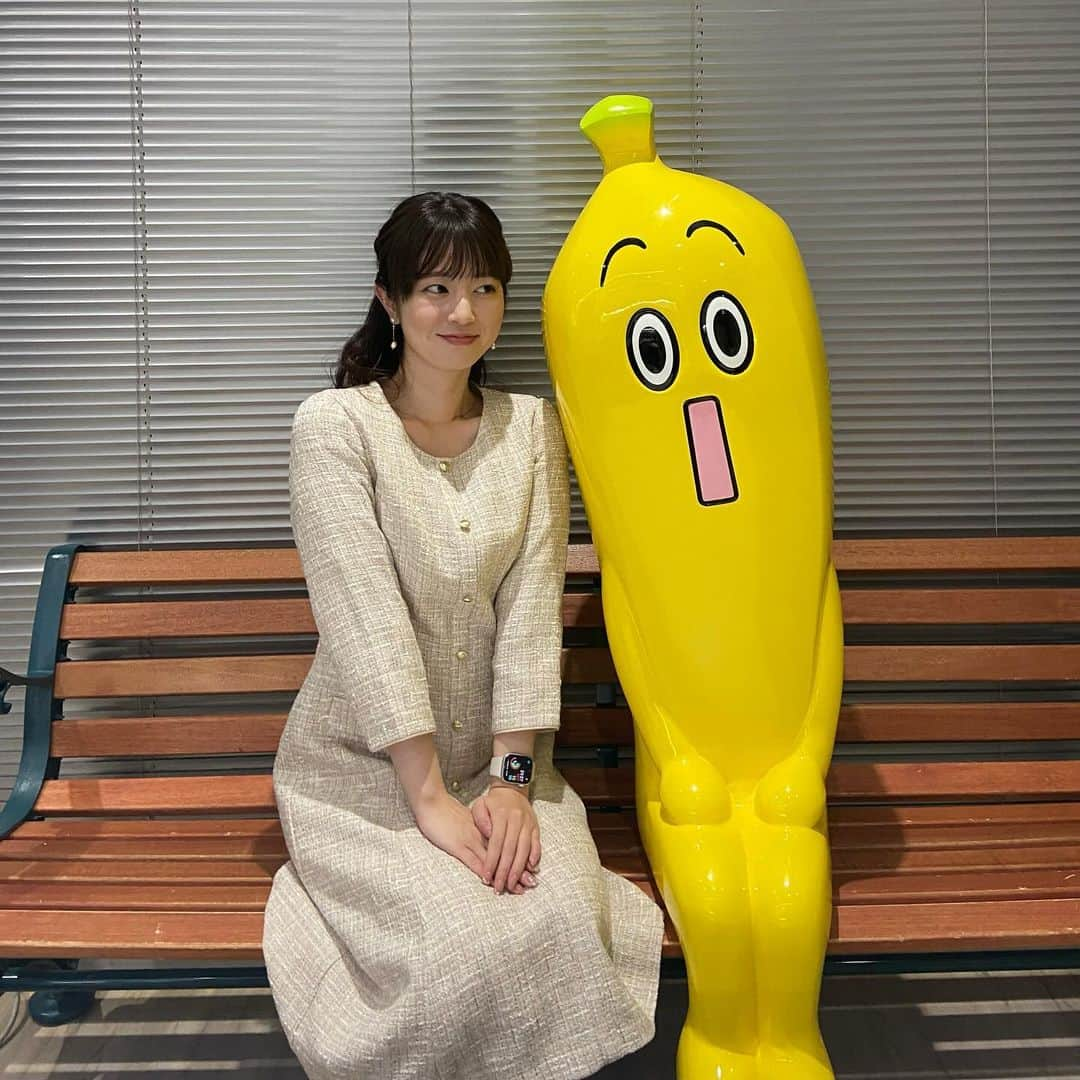 中根舞美さんのインスタグラム写真 - (中根舞美Instagram)「・ 今夜もサタJ、ありがとうございました！ 史上最多のゲストを迎えてお送りしました。　  今日で10回目ですが本番前、アプリから心拍数が異常です。という通知を受け取りました、、笑  でも、ゲストの皆さんのおかげで楽しかったです☺️ 改めてヴィッセル神戸の皆さん、優勝おめでとうございました🏆  衣装 ワンピース：LAISSE PASSE ピアス：ABISTE  #ヴィッセル神戸 #vissel #酒井高徳 選手 #扇原貴宏 選手 #井出遥也 選手 #槙野智章 さん #サタデーナイトj  #サタJ #テレビ東京 #laissepasse  #abiste」12月10日 0時55分 - mami_nakane_tx