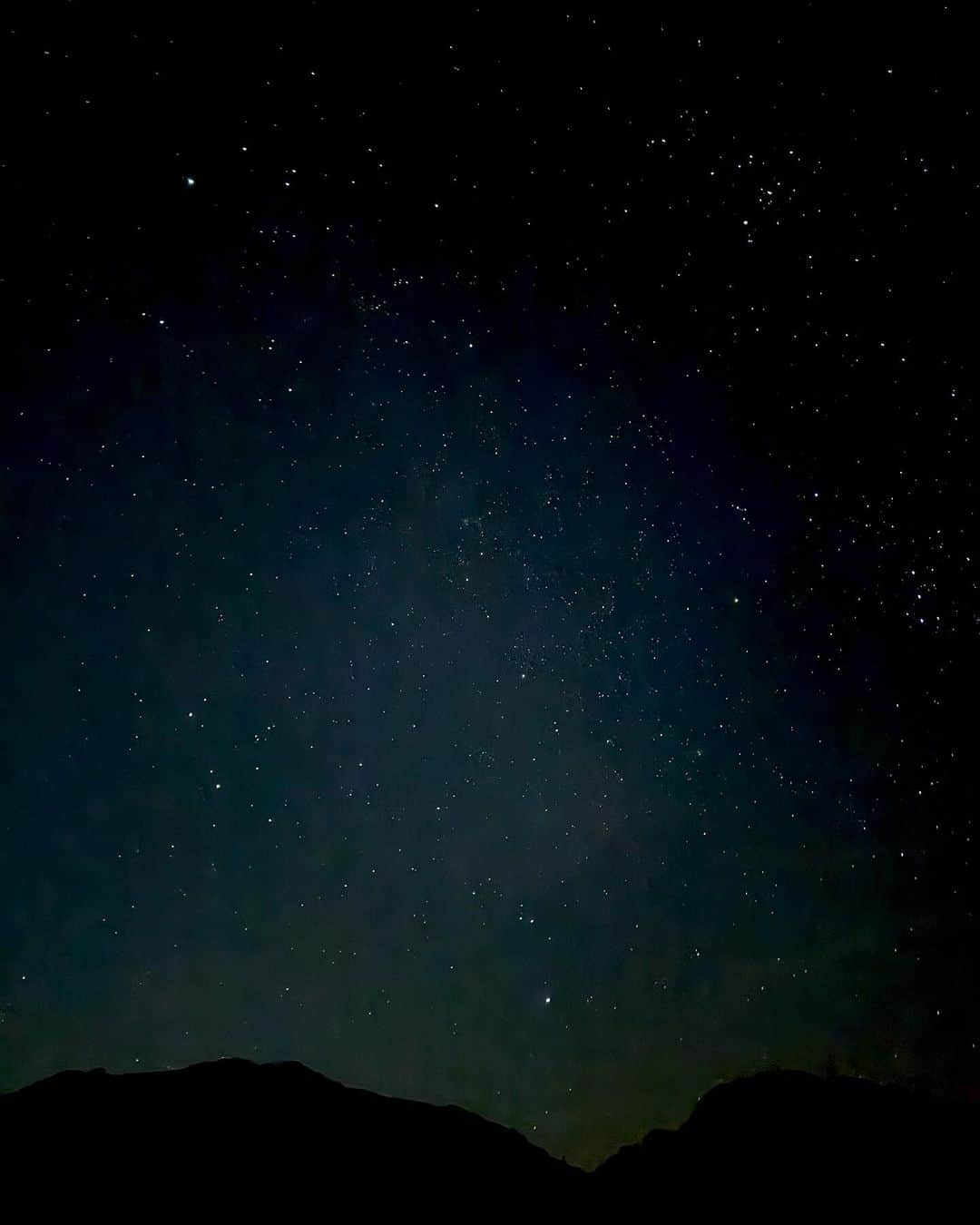 川田御早希のインスタグラム：「仙酔島で夜空に星がたくさん見えました☆ずっと見ていると、不思議な動きをする未確認飛行物体も⁉︎ #仙酔島」