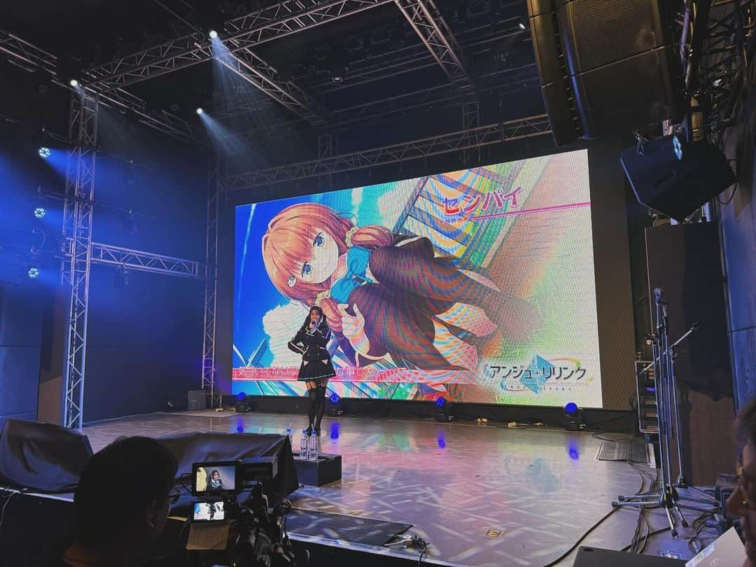 小見川千明さんのインスタグラム写真 - (小見川千明Instagram)「リハ動画と新田由美ちゃんのキャラソン「センパイ」を歌唱中の様子ꔛ🤍 サビラスの手振りだけちゃんと考えました∗*ﾟ ⁡ リハなのでゆるゆるしてます。本番ではキビキビ出来た(…ハズ) ⁡ YouTubeで高評価とコメントしてくださると運営さんへ伝わって新田ちゃんの未来に繋がります🥹💕 何卒よろしくお願い致します！ ⁡ *⋆꒰ঌ┈┈┈┈┈┈┈┈┈໒꒱⋆*  #写真 #photo  #filmcamera #natural  #smile  #filmphotography #film #フィルムカメラ #anime  #manga #comic #model  #voiceactor #voiceactress #配音演员 #声優 #Japan #kawaii #kawaiigirl #model  #小見川千明  #小千姬 #귀여워 #셀스타그램 #셀카 #여행  #live #制服 #cosplaygirl   *⋆꒰ঌ┈┈┈┈┈┈┈┈┈໒꒱⋆*」12月12日 21時00分 - chiaki_omigawa