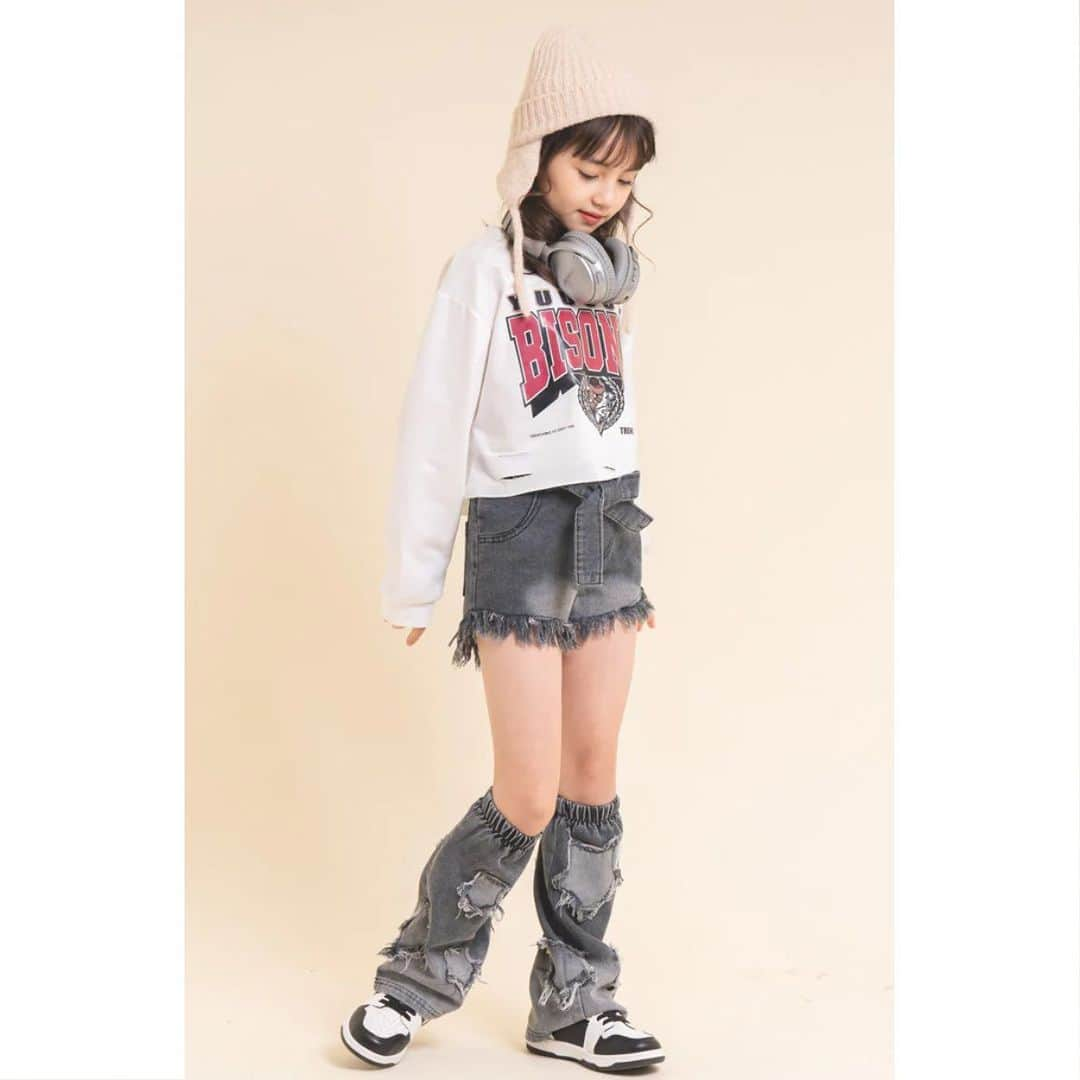 最新トレンド子供服 〝URBAN CHERRY〟さんのインスタグラム写真 - (最新トレンド子供服 〝URBAN CHERRY〟Instagram)「URBAN CHERRY 2023 "WINTER" collection♥  【PICK ITEM💜】  トレンド新作予約受付中♪  ━━━━━━━━━━━━━━━ ☑ベルト付きフリンジショートデニムパンツ＋レッグカバー  price/¥4,580(tax in) color/gray size/120-150cm ━━━━━━━━━━━━━━━  ぜひ保存してお買い物の参考にしてくださいね♡ 質問や感想コメントもお待ちしております🥰  - - - - - - - - - - - - - - - - - - - - - - - - - - - - - - -  🛒WEB STORE プロフィールよりご覧いただけます！  #urbancherry #アーバンチェリー #キッズコーデ #おそろコーデ #子供服 #子育て #韓国服 #こどもと暮らす #小学生コーデ #女の子ママ #姉妹ママ #小学生ママ #冬コーデ」12月10日 6時00分 - urbancherry_