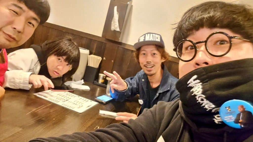 古谷健太のインスタグラム：「アイアムアイが徳島に来てるのでLockeさんも呼んで阿波屋のラーメン！  シャコタンの怖すぎる煽り運転を目撃したり美味しいチョコを教えてもらったり、アメとムチみたいな夜でした！  #阿波屋 #徳島ラーメン」