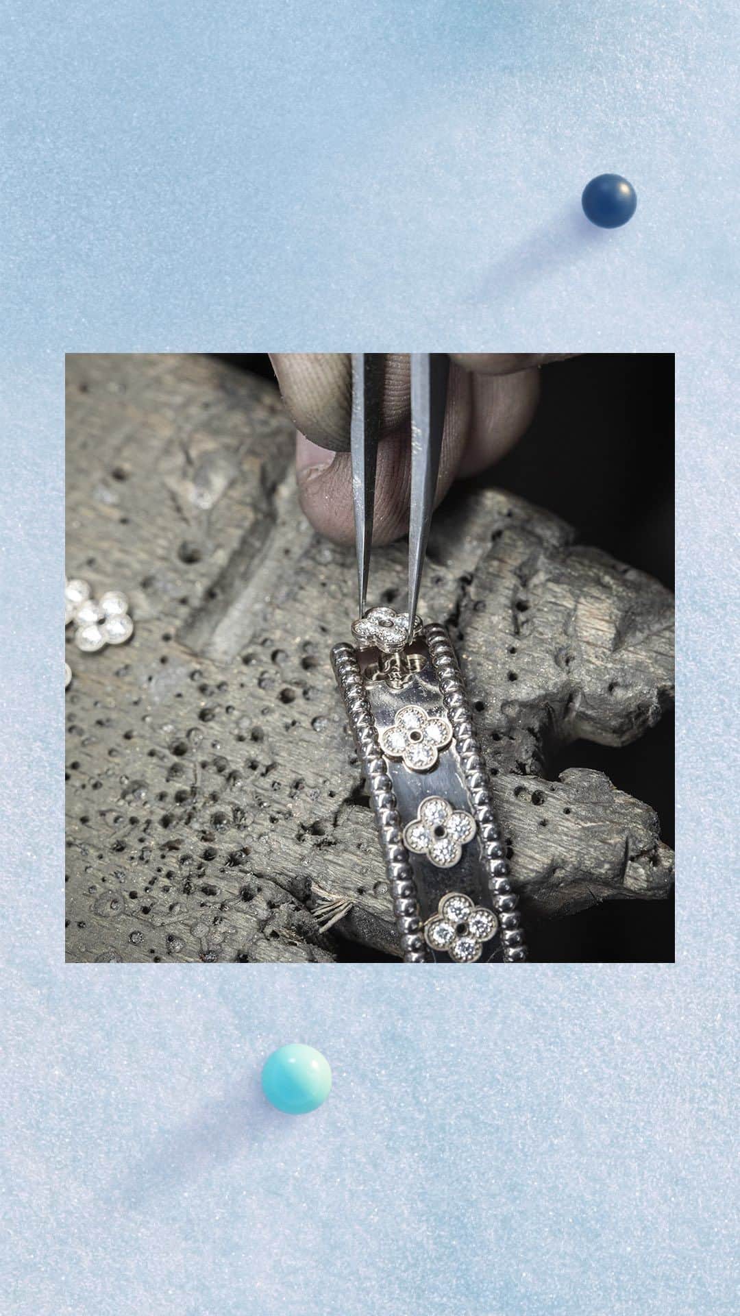 ヴァンクリーフ&アーペルのインスタグラム：「Catch a glimpse of the savoir-faire behind the Perlée clovers bracelet. The golden beads—an iconic Van Cleef & Arpels’ motif—epitomize the meticulousness with which the Maison executes the finishes and details that adorn its creations.   #VCAPerlee #DiamondBreeze #VCAsavoirfaire #VanCleefArpels」
