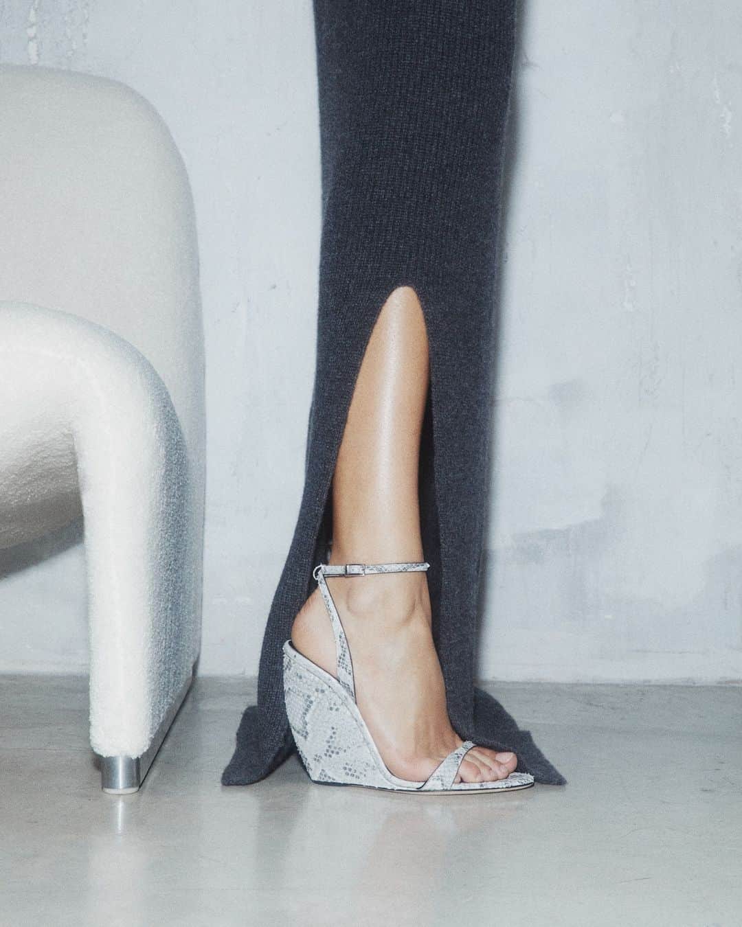 Giuseppe Zanotti Designのインスタグラム：「When the dress code calls for black, slip into white. The sleekly sophisticated GINNYFER. #GiuseppeZanotti #GZSS24」