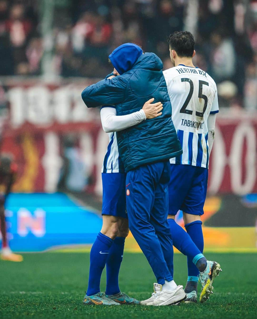 ヘルタ・ベルリンさんのインスタグラム写真 - (ヘルタ・ベルリンInstagram)「Wir wünschen euch einen schönen zweiten Advent & einen gechillten Sonntag, Hertha-Fans – den können wir nach dieser Woche alle gut gebrauchen! 😂💙 #HaHoHe」12月10日 16時05分 - herthabsc