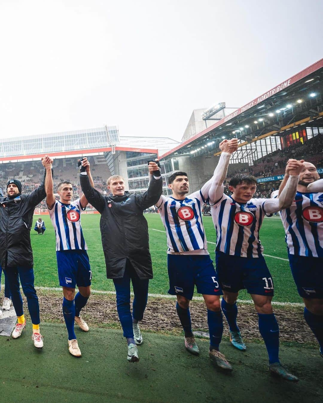 ヘルタ・ベルリンさんのインスタグラム写真 - (ヘルタ・ベルリンInstagram)「Wir wünschen euch einen schönen zweiten Advent & einen gechillten Sonntag, Hertha-Fans – den können wir nach dieser Woche alle gut gebrauchen! 😂💙 #HaHoHe」12月10日 16時05分 - herthabsc