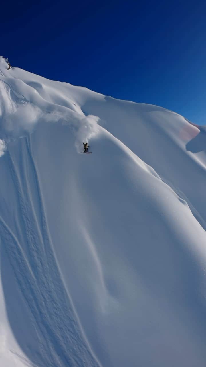 モンスターエナジーのインスタグラム：「‘KAMASE’ is hands down the most @SammyCarlson1 thing we’ve seen 🔥  Head to @Quiksilver’s YouTube channel to watch his latest backcountry edit.  #MonsterEnergy #Ski #Skiing #FreeSki #Backcountry」