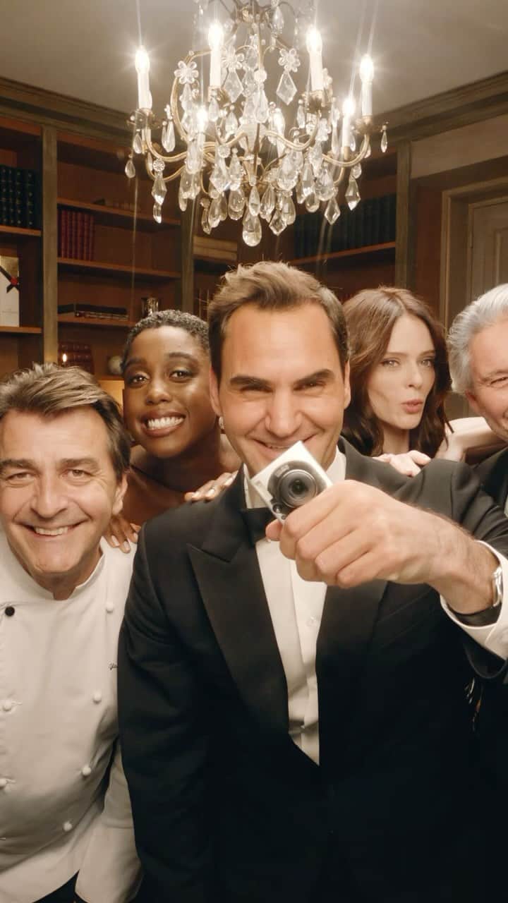 Moët & Chandon Officialのインスタグラム：「Outfit? Check. Hair? On point. Champagne? Chilled. And, of course, a celebratory toast. The time is near for our host and his guests to welcome you to a very special dinner celebration.  @rogerfederer @cocorocha @lashanalynch @yannickalleno #ToastWithMoet #MoetImperial #MoetChandon  This material is not intended to be viewed by persons under the legal alcohol drinking age or in countries with restrictions on advertising on alcoholic beverages. ENJOY MOËT RESPONSIBLY.」