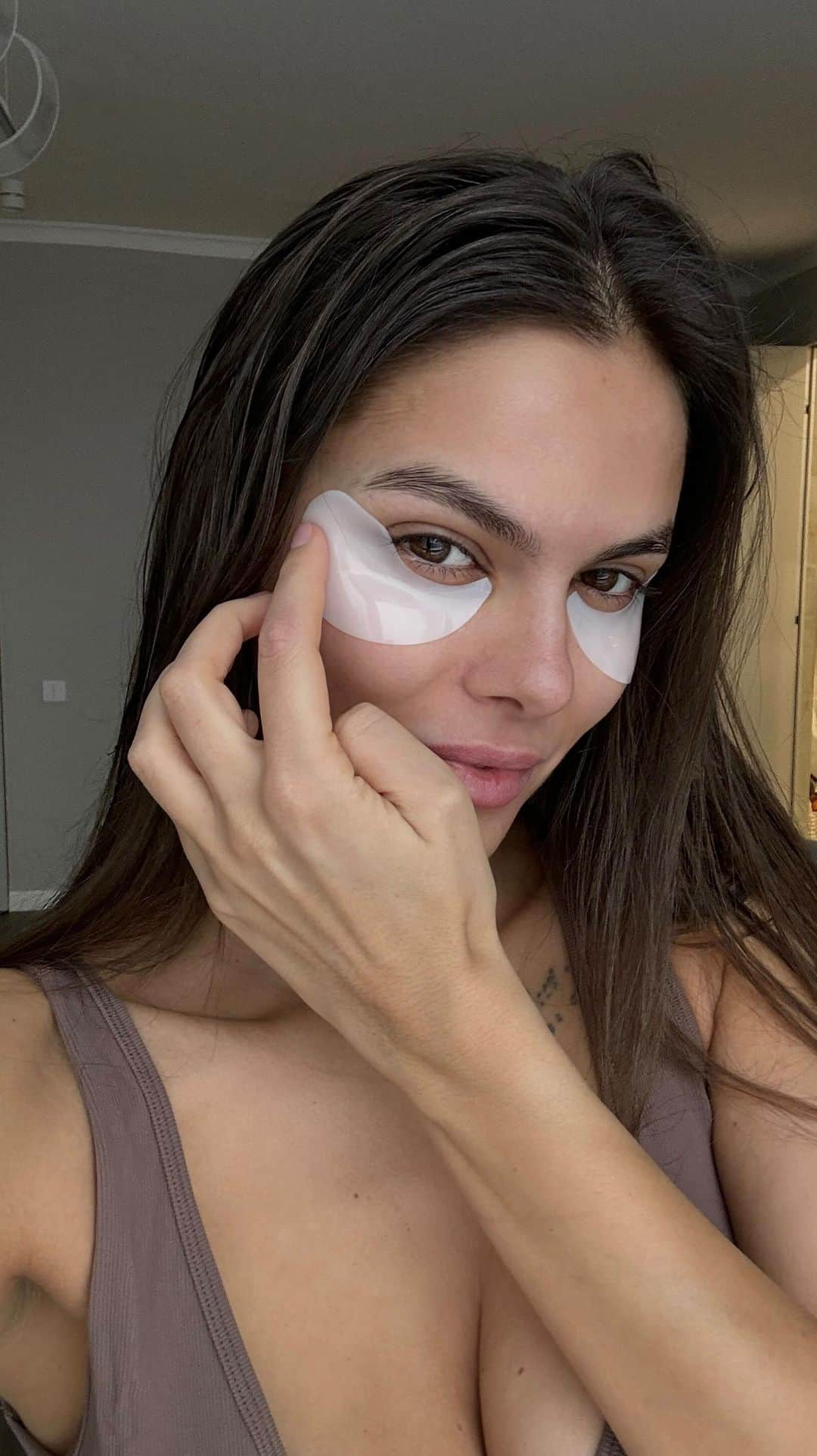 MAVRIN modelsのインスタグラム：「My skincare routine 🩵」