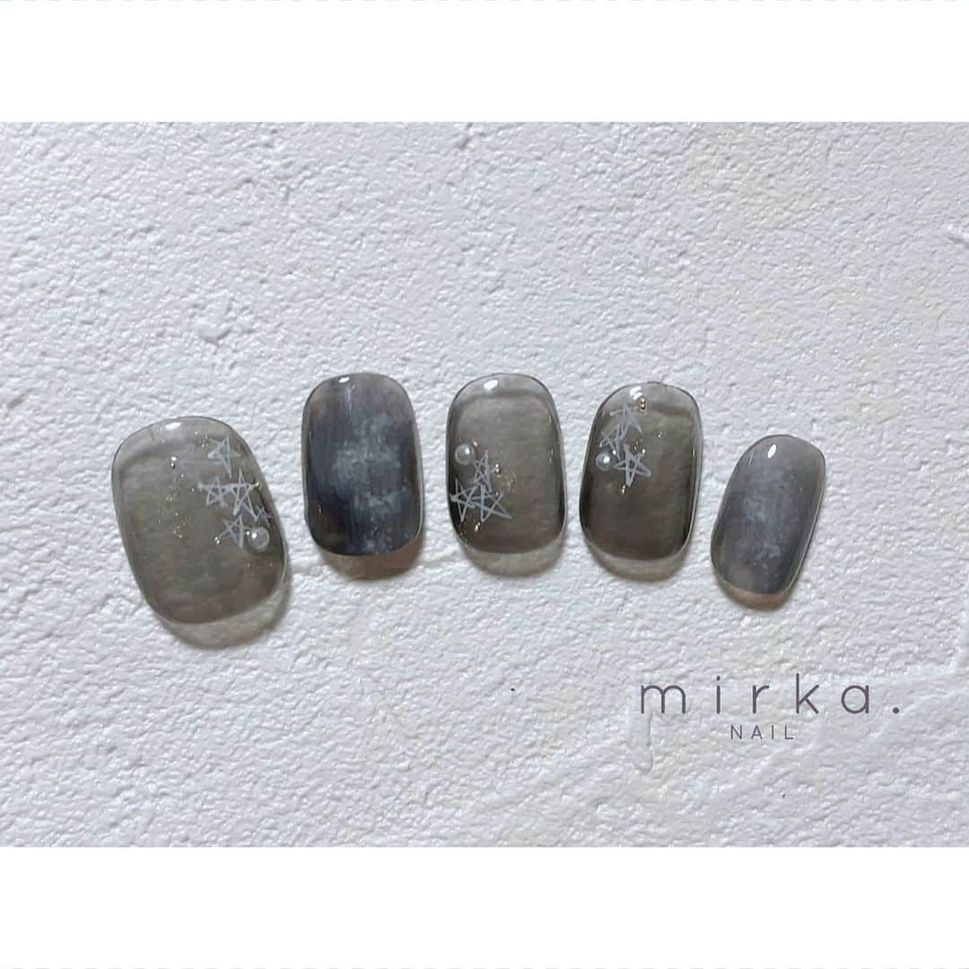 mirka. NAIL(ミルカネイル)さんのインスタグラム写真 - (mirka. NAIL(ミルカネイル)Instagram)「⁡ ⁡ ⁡ new !! ⁡ ⁡ #mirkanailsample …………………………………………………………… ⁡ ご予約、お問い合わせは LINE ID⇒ @mirka.nail (@含む)まで。 ⁡ ご新規様はハイライトの「ご案内」と「ご予約方法」を必ずお読みいただいてからご予約くださいますようお願いいたします。 空き状況や詳細はLINEの投稿からご確認ください。 ⁡ ⁡ ⁡ ⁡ #mirkanail#nails#nail#nailart#naildesign #ショートネイル#ネイルアート#ネイルデザイン#ネイル#大人ネイル#シンプルネイル#オフィスネイル#ニュアンスネイル#ナチュラルネイル#カジュアルネイル#ショートネイルデザイン#美甲#冬ネイル#冬ネイル2023 #プライベートサロン#プライベートネイルサロン#東京ネイルサロン#東京ネイル#江東区ネイルサロン#森下#清澄白河 ⁡」12月9日 17時35分 - mirka.nail