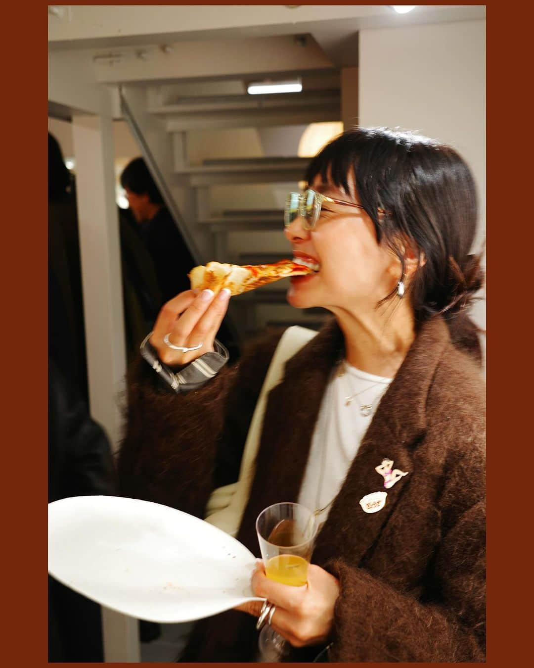 ungrid_yurieのインスタグラム：「パーティールック🍕🥂  ジャケット #etretokyo シャツ,ロンT #todayful デニム #celine メガネ #nochinooptical  遊び #🥟👙」