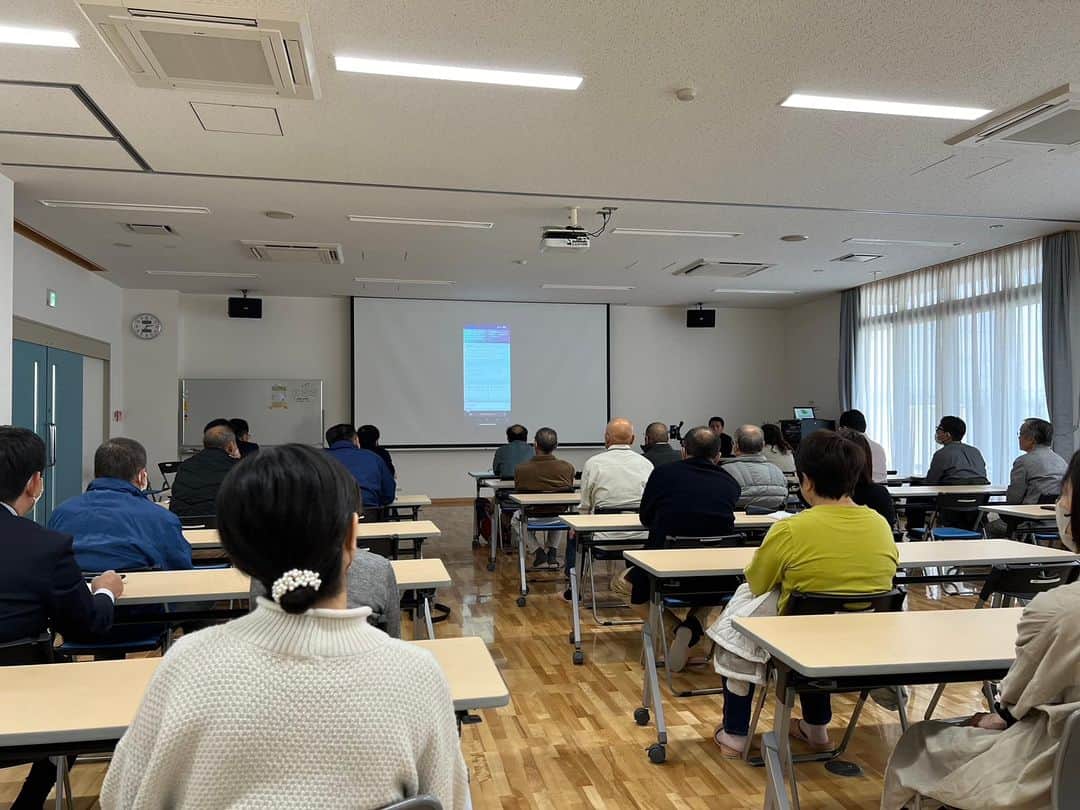 平井卓也さんのインスタグラム写真 - (平井卓也Instagram)「地域のデジタルセミナーで講演をさせていただきました。また、デジタル技術やコミュニケーションできるロボットのワークショップもありました。デジタルを身近に感じてくれる機会になったと思います。ありがとうございました。#平井卓也」12月9日 17時52分 - hiratakuchan0125