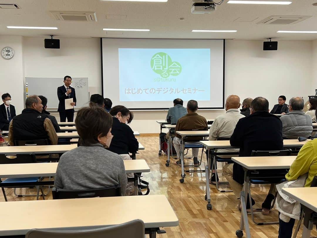平井卓也さんのインスタグラム写真 - (平井卓也Instagram)「地域のデジタルセミナーで講演をさせていただきました。また、デジタル技術やコミュニケーションできるロボットのワークショップもありました。デジタルを身近に感じてくれる機会になったと思います。ありがとうございました。#平井卓也」12月9日 17時52分 - hiratakuchan0125