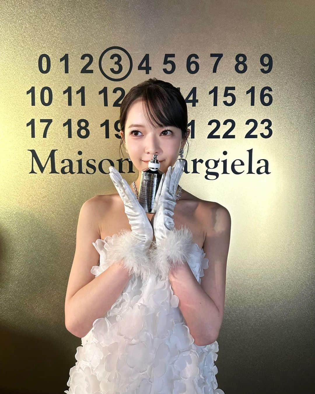 田中芽衣（めいめろ）さんのインスタグラム写真 - (田中芽衣（めいめろ）Instagram)「Maison Margiela ❄️🎄  メゾンマルジェラ 2023年 ホリデーコレクションポップアップストア「FLASHING MEMORIES STORE」に招待していただきました🎄 ホワイトクリスマスな空間と... 煌めくフレグランスが素敵でした。  #maisonmargielafragrances #メゾンマルジェラフレグランス #smellslikememories #PR @maisonmargielafragrances」12月9日 17時53分 - mei_tnk