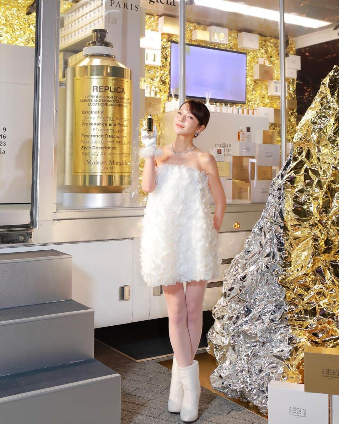 田中芽衣（めいめろ）のインスタグラム：「Maison Margiela ❄️🎄  メゾンマルジェラ 2023年 ホリデーコレクションポップアップストア「FLASHING MEMORIES STORE」に招待していただきました🎄 ホワイトクリスマスな空間と... 煌めくフレグランスが素敵でした。  #maisonmargielafragrances #メゾンマルジェラフレグランス #smellslikememories #PR @maisonmargielafragrances」