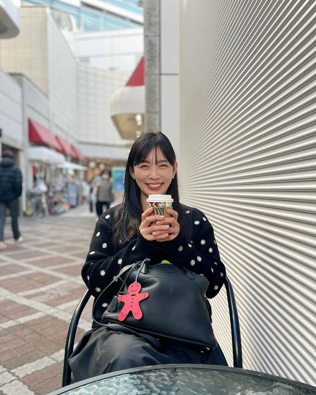 上野仁美のインスタグラム：「. さて私は何を飲んだでしょう？🎅🎄」