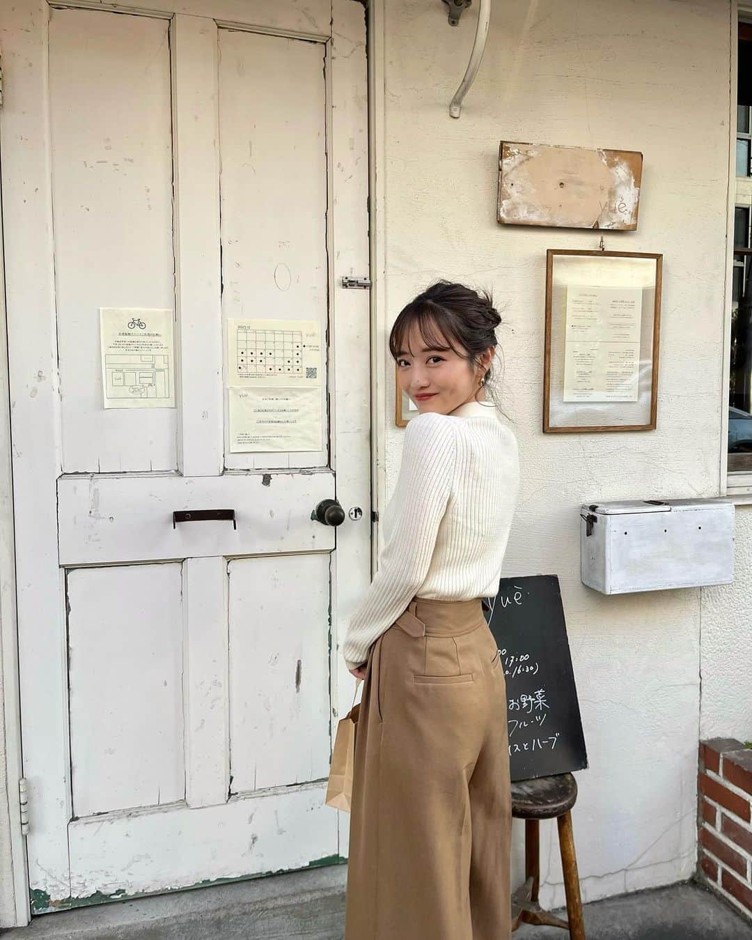 岩本千波さんのインスタグラム写真 - (岩本千波Instagram)「昨日のリールコーデ詳細♡  Tops:UNIQLO Pant:STRATA（sold out）  スパイスとハーブのお店っていうどんぴしゃなお店を見つけてしまったの、、♡ワクワクが止まらなかった🌼  #小柄コーデ #小柄女子 #小柄ファッション #低身長コーデ #低身長女子 #低身長ファッション #149cmコーデ #150cmコーデ#秋服#秋服コーデ #きれいめカジュアル#冬服#冬服コーデ#ニット#ニットポロ #ユニクロ #ユニクロコーデ #ユニクロ購入品」12月11日 19時00分 - chinami_cohina