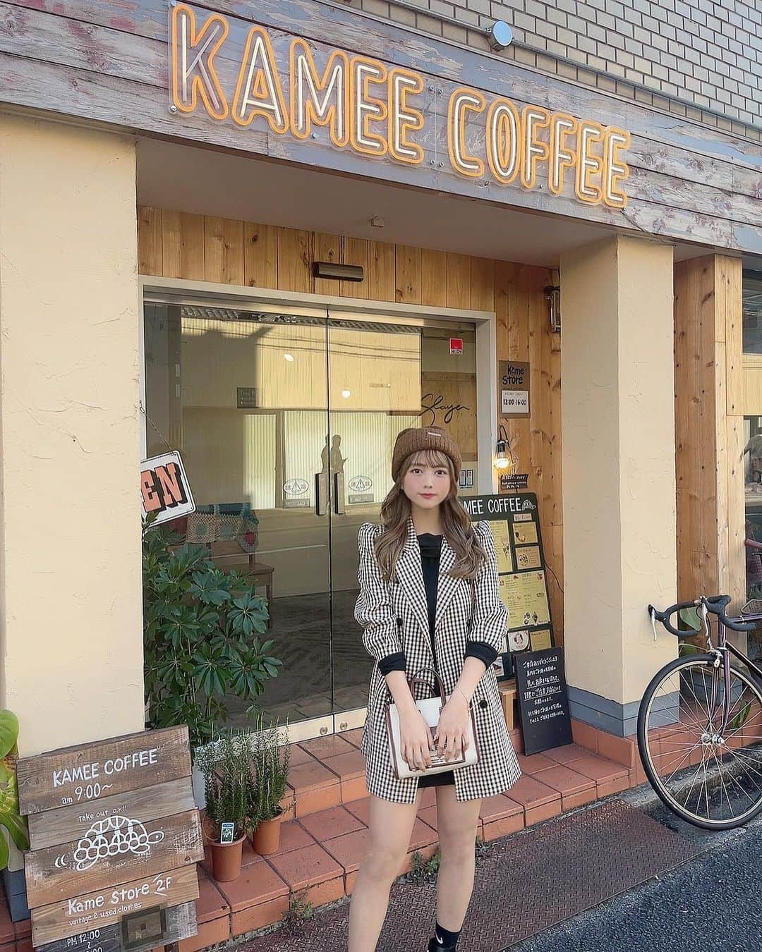 あいりさんのインスタグラム写真 - (あいりInstagram)「KAMEE COFFEE 🐢🤎 河原町駅から約徒歩6分 . 2階建てのカフェで 広くてオシャレだった〜✨ サーターアンダギー2つで70円😳安😳 . . #kyoto #kyotojapan #京都 #京都観光  #京都グルメ #京都カフェ #河原町 #河原町ランチ #河原町グルメ #カフェ #河原町カフェ  #グルメ #グルメ女子 #kameecoffee  #パン #スムージー #サーターアンダギー  #ファッション #fashion #ootd  #沖縄料理 #サンドイッチ #ポテト #followme  #彼女感 #カフェ巡り #instalike #instagood」12月9日 17時55分 - gtamtgat