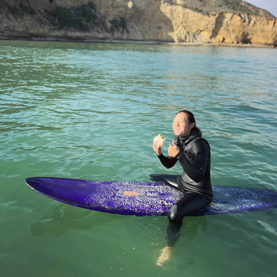 ティファニー・ヨハのインスタグラム：「Thanks everyone for all the texts, DMs, FaceTimes and birthday hugs! I’m a lucky gal and I’ve had the fortune of befriending the coolest humans in my lifetime. Love you guys! ❤️😍🤩 “There is nothing better than a friend, unless it’s a friend with tacos.” - Gandhi, probably. (📸: @epicsurftours)」