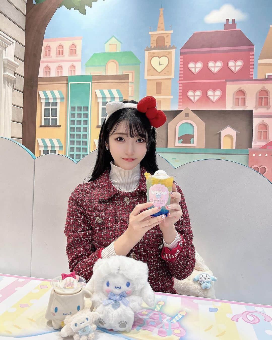 れみぱんのインスタグラム：「シナモロールカフェ🥳✨ そしてこの日ピューロで小さいシナモンなくした… 可哀想自分… 最初で最後のシナモン… 帰り道本当に絵に描いたようなしょんぼりだった… 子供だったら確実に泣いてた… 大人で良かった…」