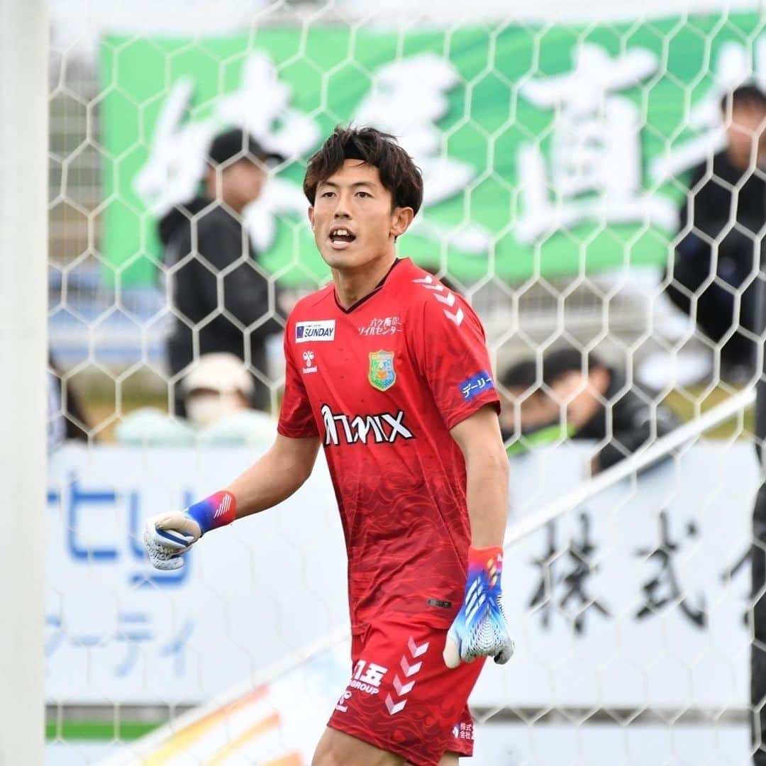 ヴァンラーレ八戸さんのインスタグラム写真 - (ヴァンラーレ八戸Instagram)「この度、ヴァンラーレ八戸では谷口裕介選手と2024シーズンの契約を更新いたしましたので、お知らせいたします。  谷口裕介／Yusuke TANIGUCHI ■生年月日：1995年8月11日 ■身長／体重：185cm／81kg ■出身地：群馬県 ■経歴：大泉FC U-12→前橋FC→横浜F・マリノスユース→城西国際大学→VONDS市原FC→ブリオベッカ浦安 ■コメント 日頃よりヴァンラーレ八戸への熱いサポートをありがとうございます。 来シーズンもこのチームでプレーできる事を大変嬉しく思います。 どんな状況でもチームの【J2昇格】という目標達成のために自分の全ての力をそそぐ事を誓います。 そしてシーズン終了後には最高の景色を見て皆様と喜びを分かち合いたいです！ 来シーズンも熱いサポートをお願いします！  #ヴァンラーレ八戸」12月9日 18時03分 - vanraure8nohe